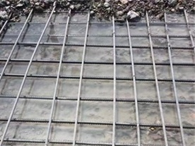 Vibration-free, protective structure