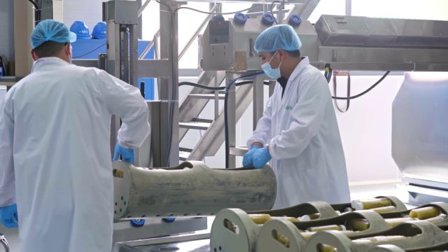 A solution for preserving the freshness and nutrients of fruit juice and cold sterilization was applied to the upgrade project of the milk tea shop's jam at the Chongzuo branch of the production group in Guangxi.